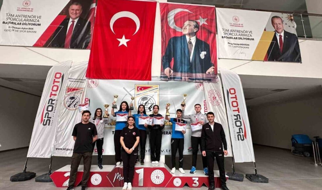 Erzincanlı atıcılar Mersin’deki Okul Sporları Türkiye Şampiyonası’ndan 5 madalya ile