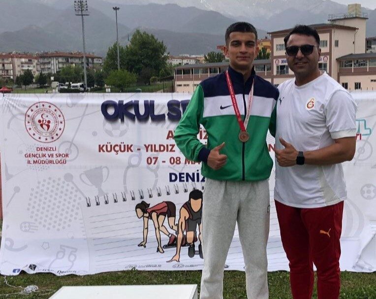 Erzincanlı atlet Türkiye üçüncüsü oldu Gençlik ve Spor Bakanlığı’nın Okul Sporları Faaliyet Programı kapsamında 07-08