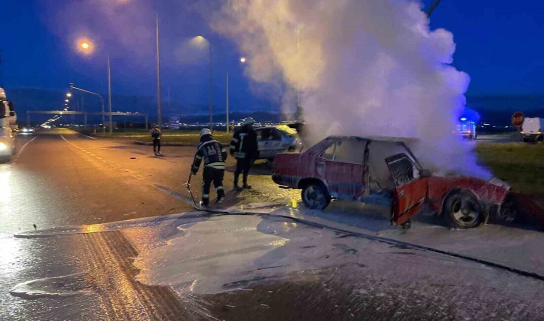 Erzurum’da meydana gelen araç yangınına itfaiye müdahale etti ama araç