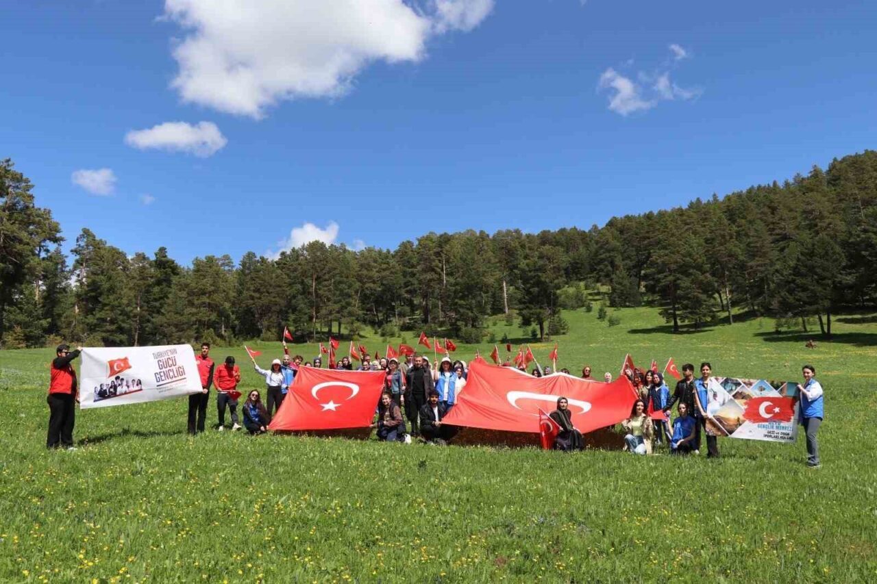 19 Mayıs Atatürk’ü Anma, Gençlik ve Spor Bayramı dolayısıyla Oltu