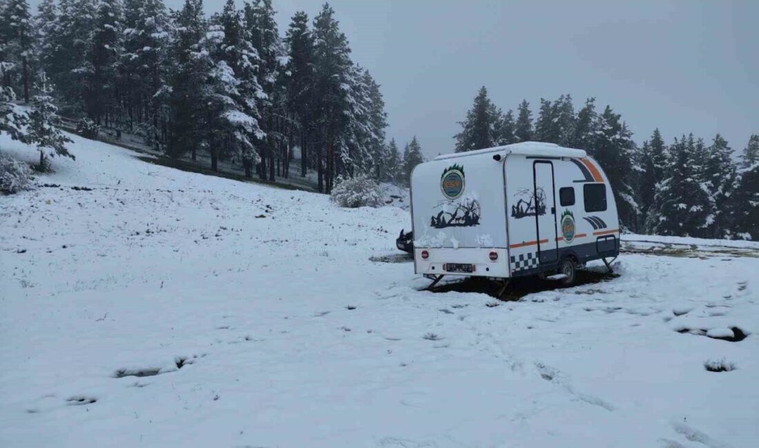 Erzurum’un Oltu ilçesinin yüksek kesimleri gece etkili olan kar yağışı