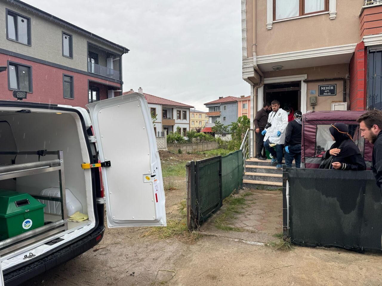 Sakarya’nın Karasu ilçesinde bir dönem oyunculuk yaptığı öğrenilen Ahmet Fırat,