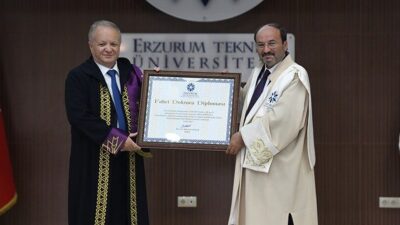 ETÜ’lü akademisyenlerin cübbe giydiği ve Atıf, Yayın, Bilim, Proje, Başarı,