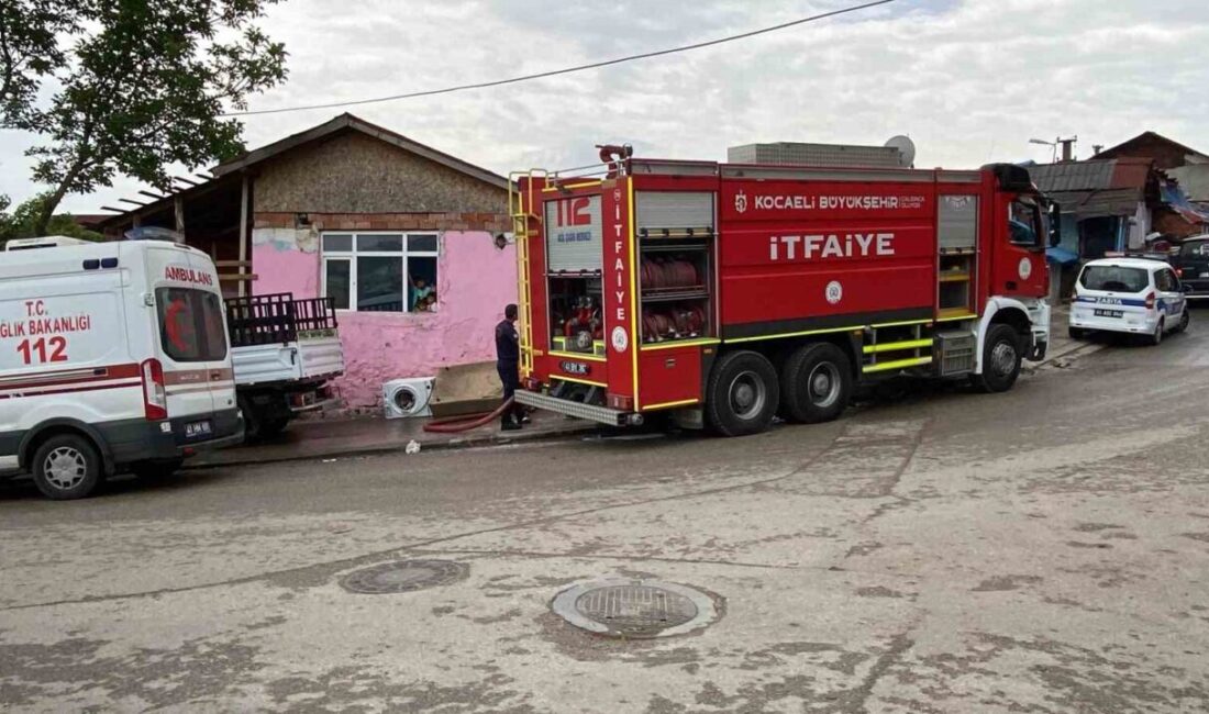 Kocaeli’nin İzmit ilçesinde evin odasında çıkan yangın itfaiye ekipleri tarafından