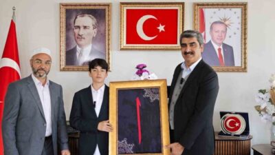 Erzurum’un Aşkale ilçesinde ortaokul öğrencisi kazandığı ödülleri Filistin’e bağışladı. Aşkale