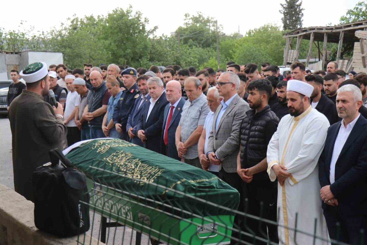 Kocaeli’nin Gebze ilçesinde beton mikseri ile çarpışması neticesinde geçirdiği motosiklet