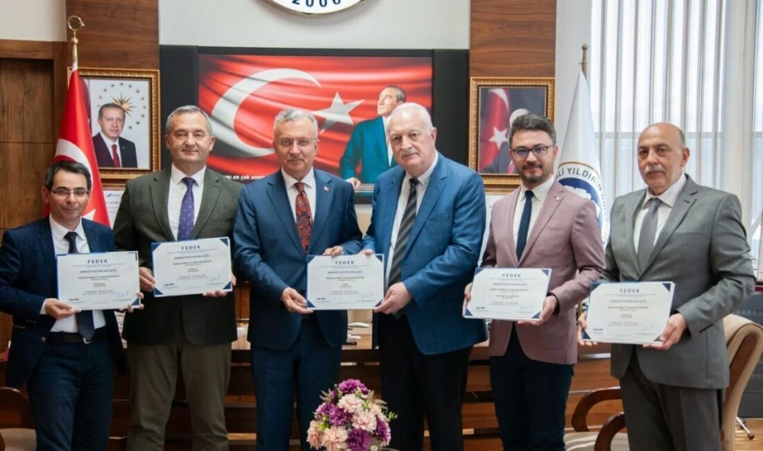 Fen Edebiyat Fakültesinin, akreditasyon belgelerini rektöre takdim etti Erzincan Binali Yıldırım Üniversitesi Fen Edebiyat Fakültesinin Biyoloji, Coğrafya, Sosyoloji,