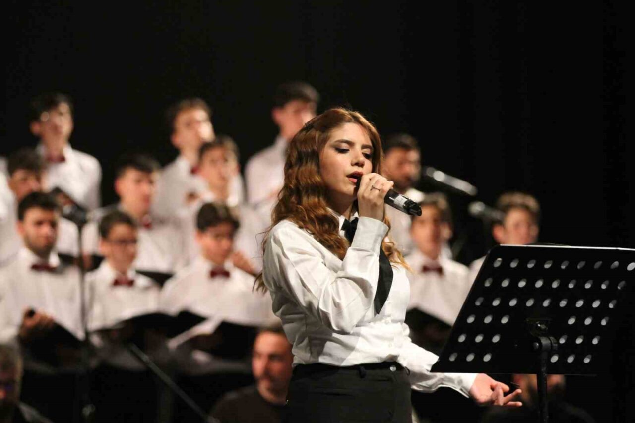 Erzurum Necmettin Erbakan Fen Lisesince düzenlenen Türk halk müziği konseri