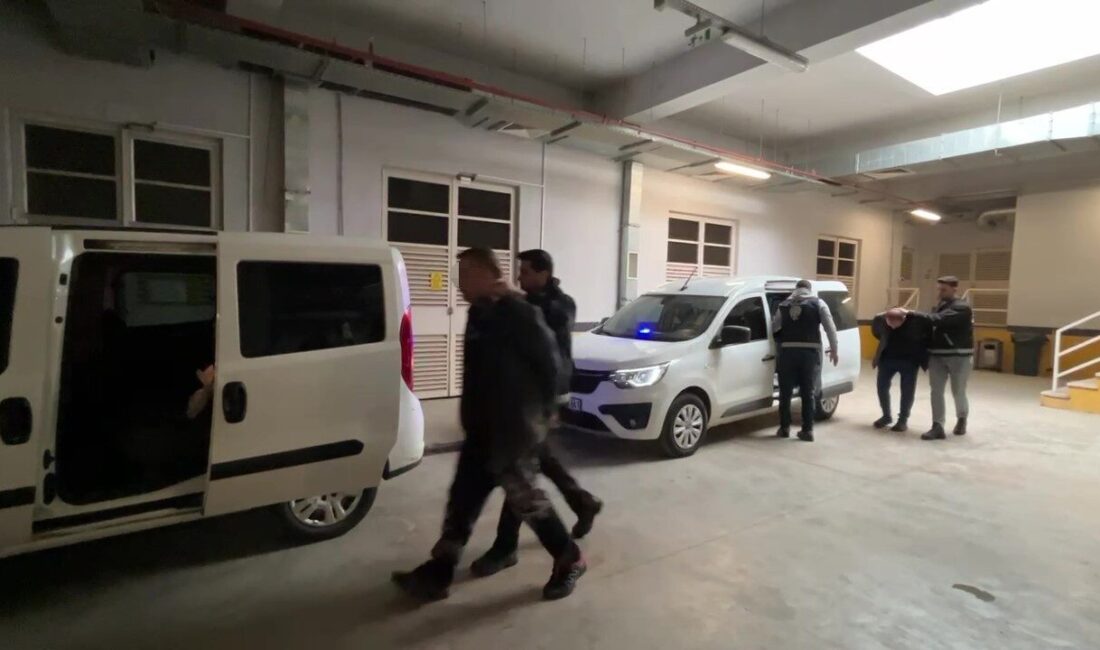 Kocaeli’nin Darıca ilçesinde 4 adreste eş zamanlı yapılan şafak operasyonunda