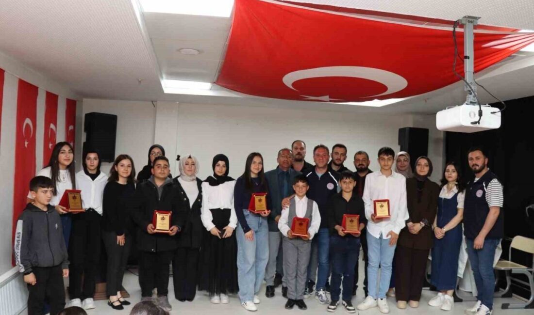 Erzurum’un Oltu ilçesinde Gençlik Merkezi, genç yetenekleri sahneye taşıdı. Gençler