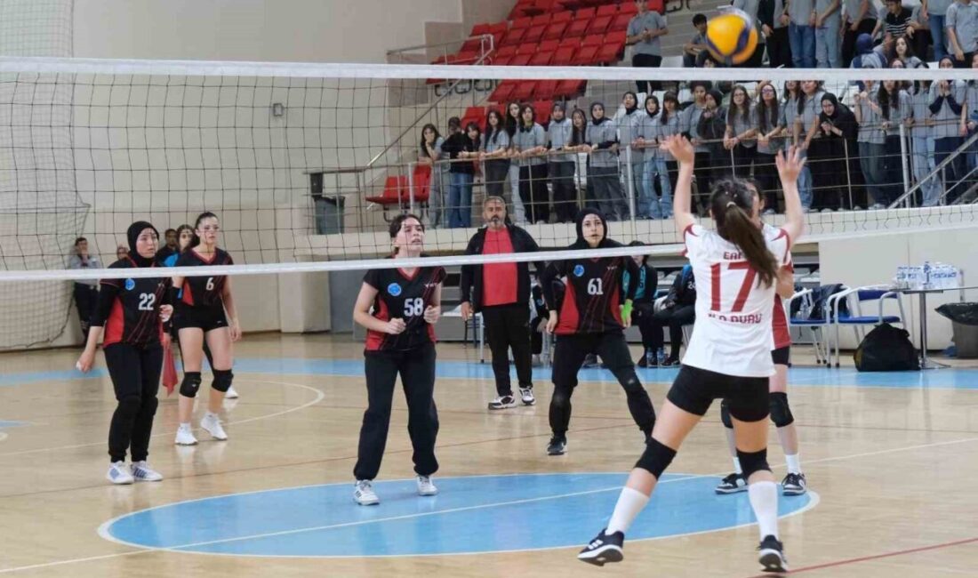 Erzincan’da okul sporları heyecanı, voleybol branşında gençlerin kıyasıya mücadelesiyle devam