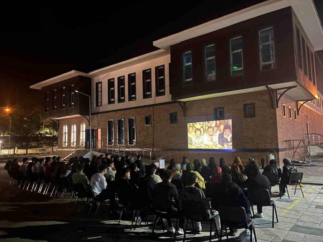 Erzincan Gençlik ve Spor İl Müdürlüğü Refahiye Gençlik Merkezi, Gençlik