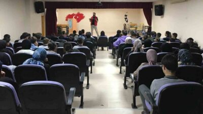 Bayburt Gençlik Merkezi tarafından okullarda gençlik kamplarının tanıtımını yapılıyor. Yaz