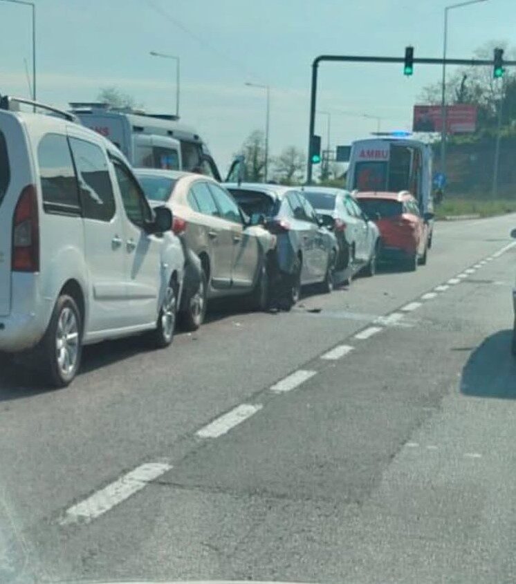 Giresun’un Bulancak ilçesinde meydana gelen zincirleme trafik kazasında 2 kişi
