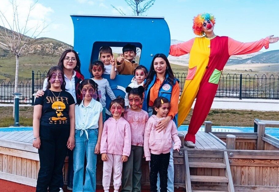 Refahiye Gençlik Merkezi gönüllüleri, ’Hayata Renk Kat’ projesiyle Kur’an Kursu’ndaki