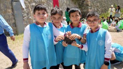 Gümüşhane’de Müzeler Haftası kapsamında Gümüşhane Müzesi önünde düzenlenen kazı etkinliği