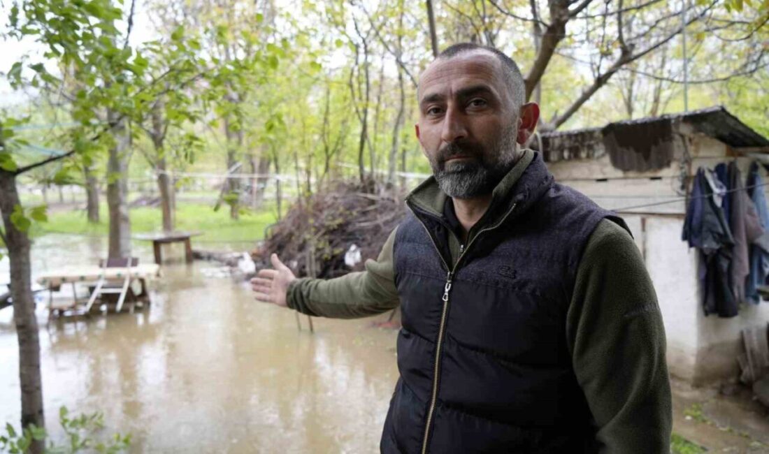Gümüşhane’de dere ıslahı çalışmasında bahçeleri koruyan duvarlar yıkılınca Harşit Çayı’nın