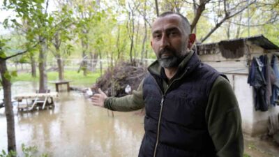 Gümüşhane’de dere ıslahı çalışmasında bahçeleri koruyan duvarlar yıkılınca Harşit Çayı’nın