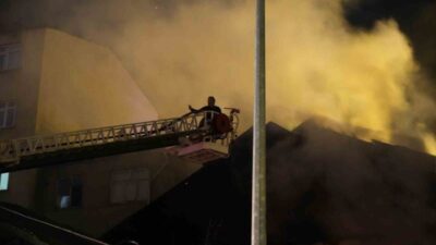 Gümüşhane’de gece saatlerinde müstakil bir evde çıkan yangın bitişiğindeki başka
