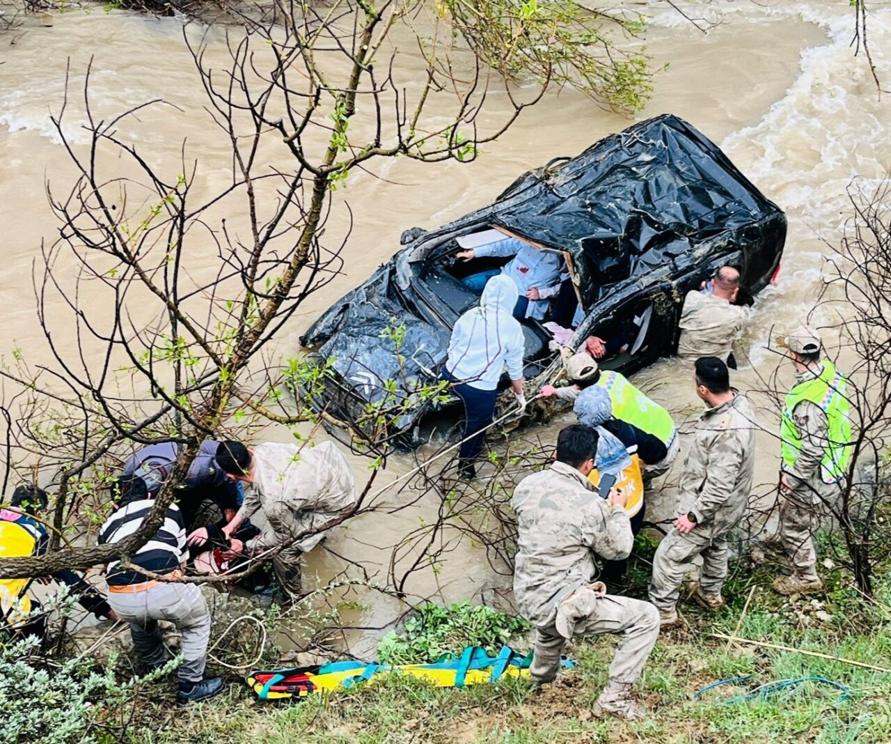 Gümüşhane’nin Kelkit ilçesinde meydana gelen trafik kazasında aynı aileden 1