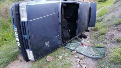 Gümüşhane’nin Torul ilçesinde yoldan çıkan otomobilin devrildiği kazada 4 kişi