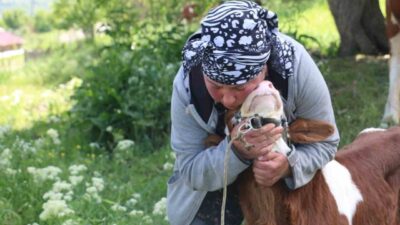 Erzincan’ın Üzümlü ilçesine bağlı Derebük köyünden Süleyman Eroğlu ile evlenerek