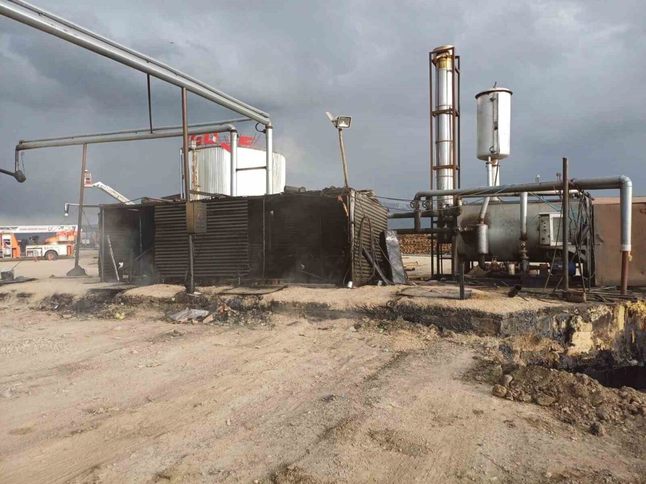 Erzurum Pasinler yolunda bulunan Güven Asfalt tesislerinde meydana gelen patlamada