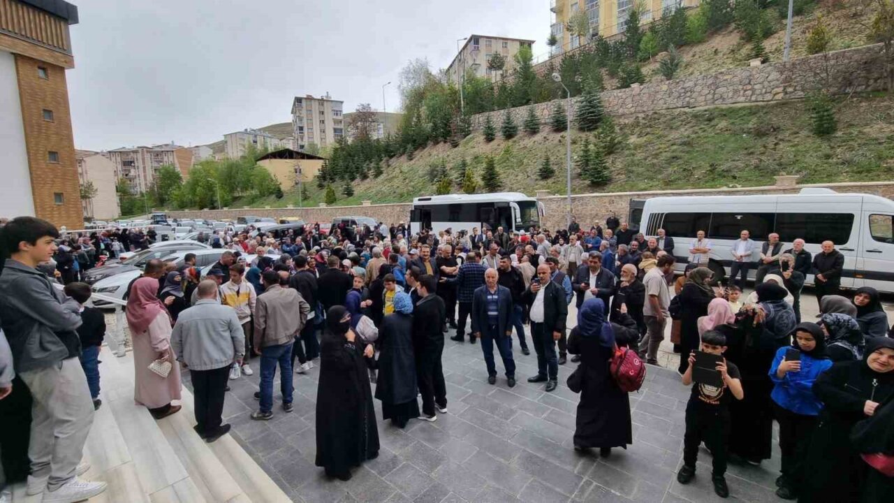 Bayburt’tan kutsal topraklara gidecek hacı adayları için Bayburt Müftülüğünce uğurlama