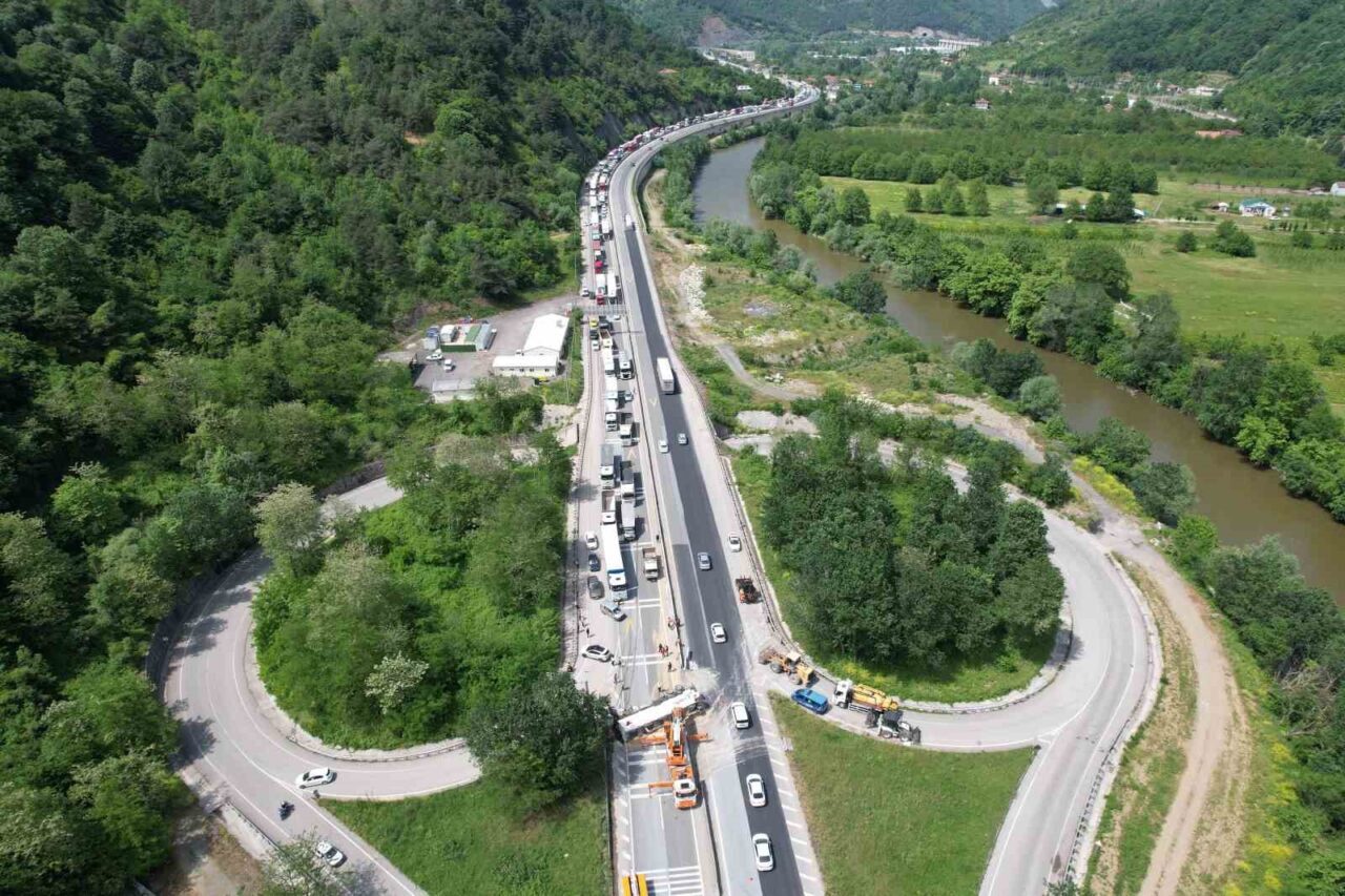 Türkiye’nin önemli geçiş güzergahlarından biri olan Sakarya-Bilecik D-650 kara yolunun