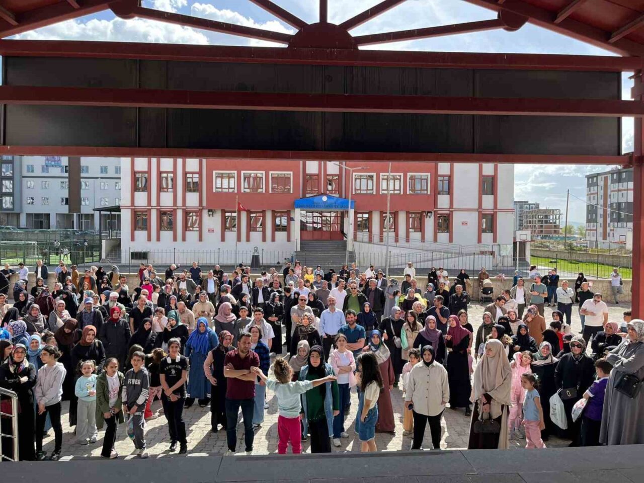 Erzurum Yakutiye İlçesinde Eğitim-Öğretim faaliyetlerine devam eden ve Örgün Eğitimle