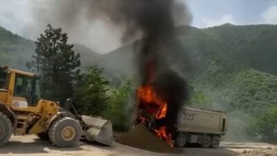 Sinop’un Türkeli ilçesine bağlı Gökçealan köyünde yol inşaatında kullanılan taş