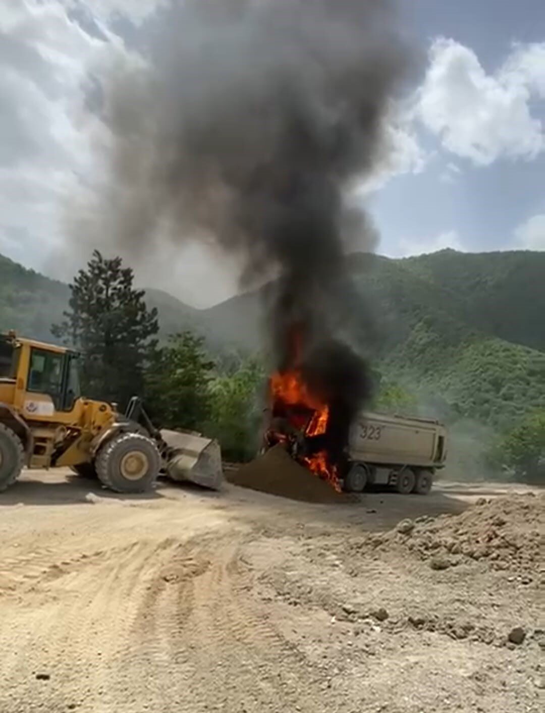 Sinop’un Türkeli ilçesine bağlı Gökçealan köyünde yol inşaatında kullanılan taş