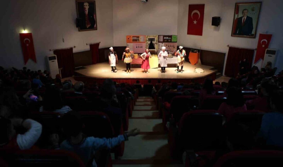 Erzincan’da çocuklara yönelik “Harikalar Mutfağı” isimli tiyatro oyunu sahnelendi. Erzincan