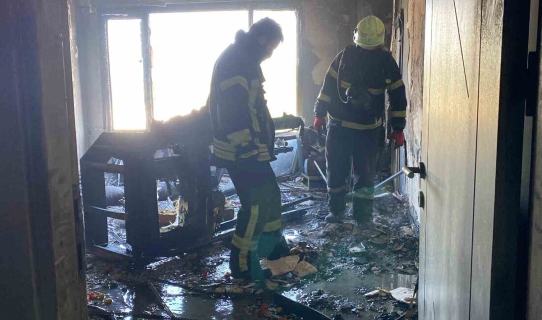 Kocaeli’nin İzmit ilçesinde yangın ihbarına giden itfaiye ekipleri, bir otomobilin