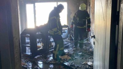 Kocaeli’nin İzmit ilçesinde yangın ihbarına giden itfaiye ekipleri, bir otomobilin