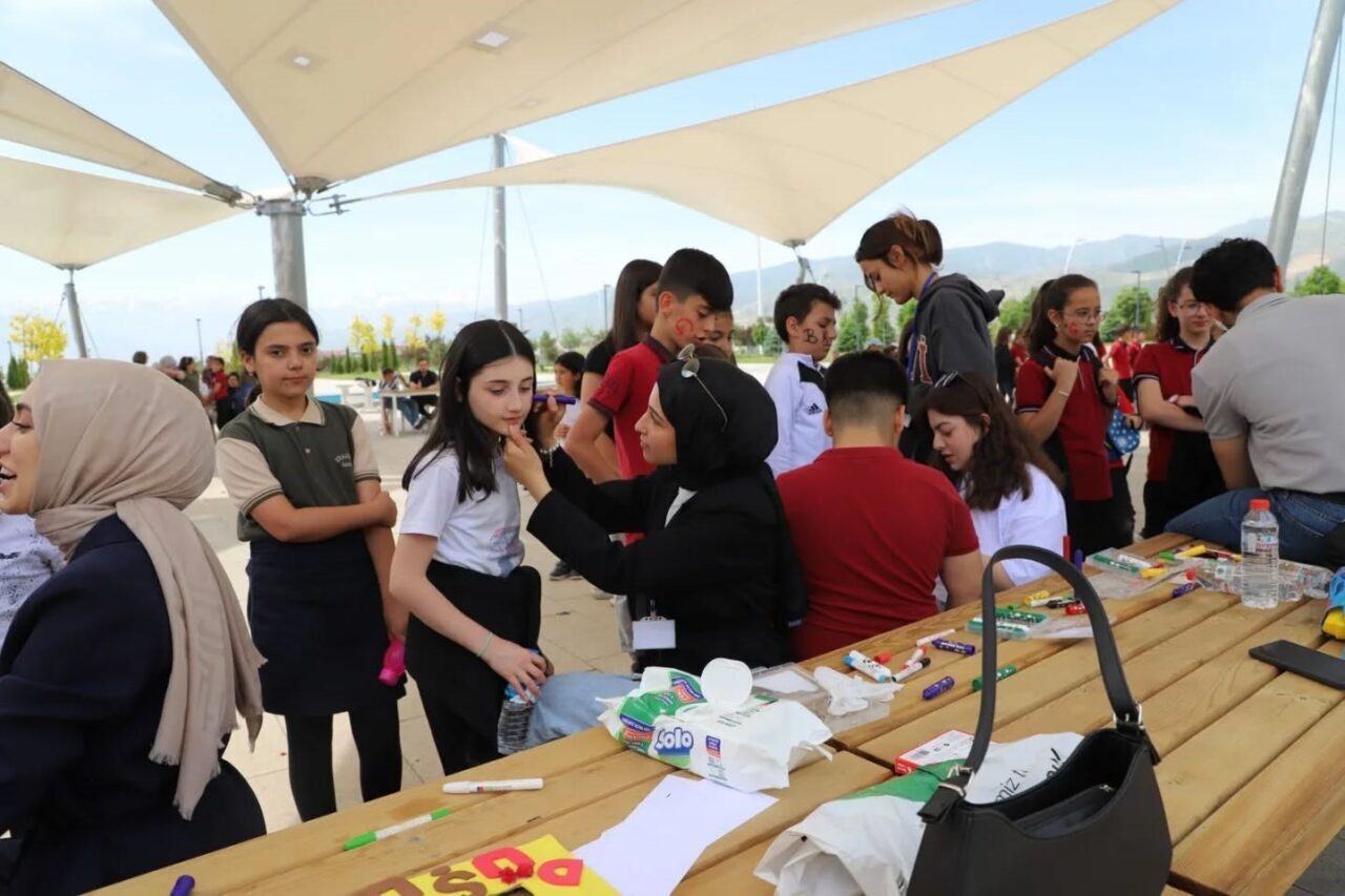 Eğitim Fakültesi İlköğretim Matematik Öğretmenliği öğrencileri tarafından düzenlenen matematik şenliği,