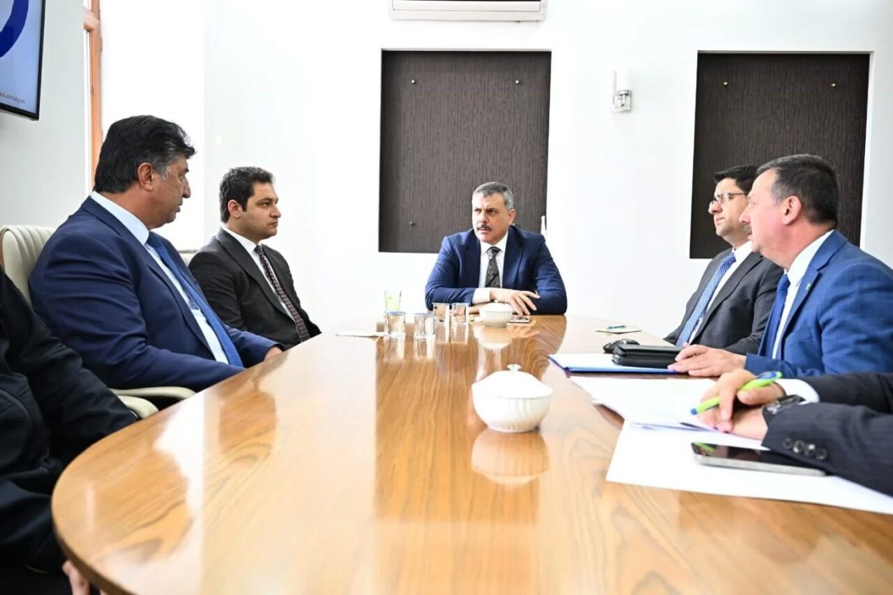 Vali Mustafa Çiftçi, bir dizi program kapsamında gerçekleştirdiği Pasinler ziyareti