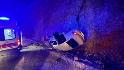 Erzincan’ın İliç ilçesinde otomobilin devrilmesi sonucu meydana gelen trafik kazasında