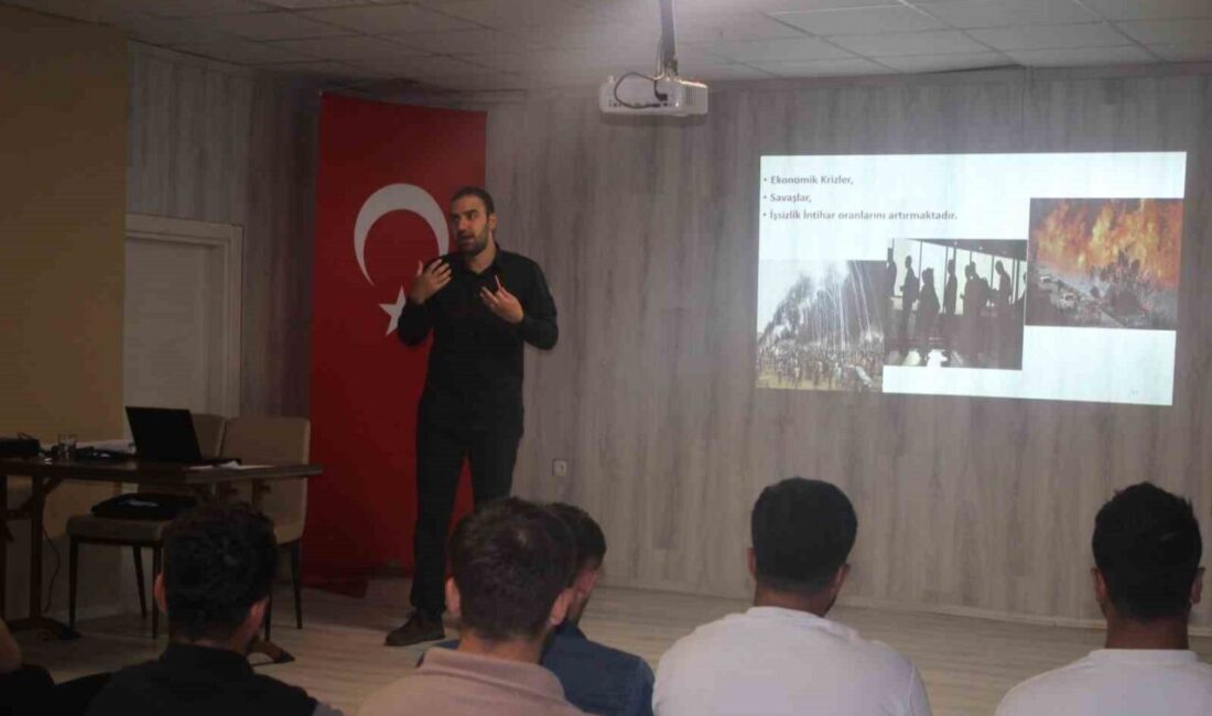 İntiharı önleme ve ruh sağlığı masaya yatırıldı Erzincan Gençlik ve Spor İl Müdürlüğü Piri Sami Yurdu’nda Psikolog
