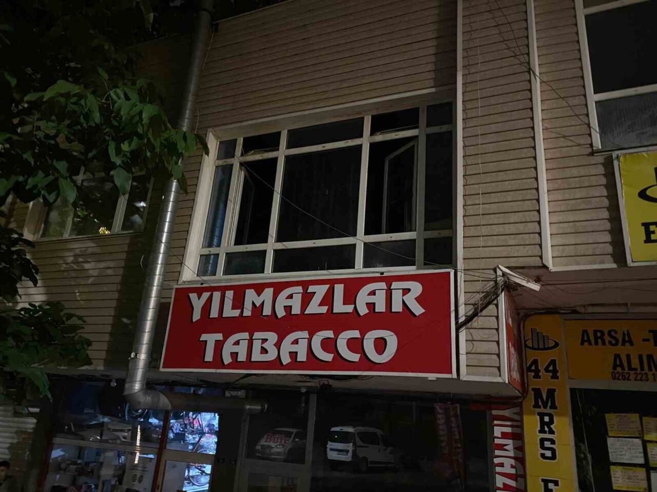 Kocaeli’de alkol aldıktan sonra iş yerinde unutularak üzerine kapı kilitlenen