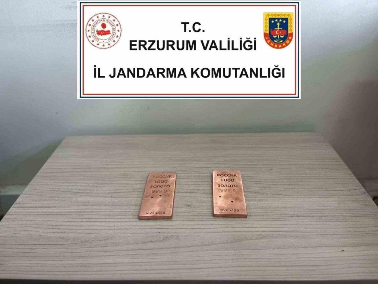 Erzurum’da jandarma ekiplerinin yaptığı operasyonlarda 2 kilo sahte külçe altın