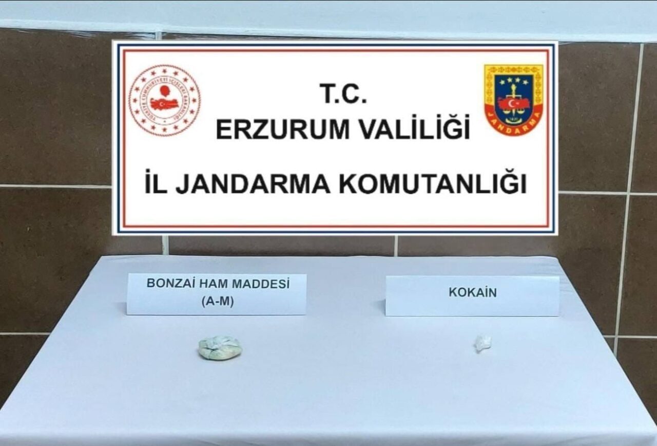 Erzurum’da jandarma ekipleri tarafından yapılan operasyonda uyuşturucu ele geçirildi. Erzurum