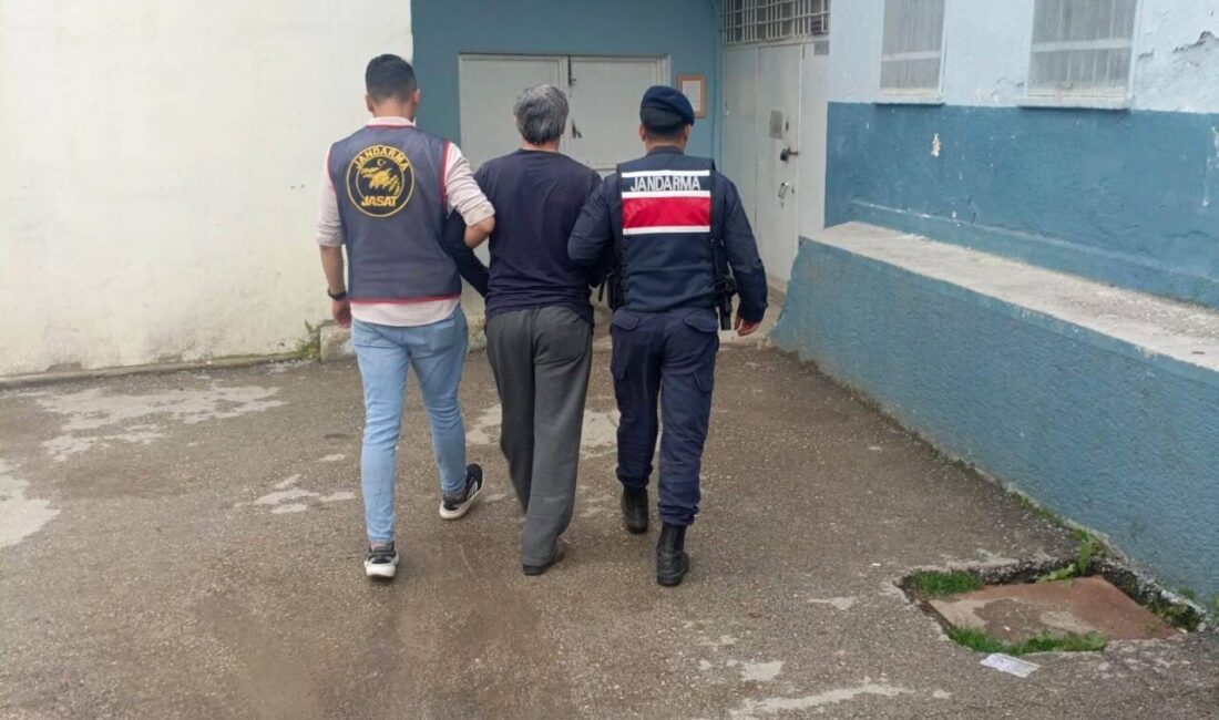 Kastamonu haklarında yakalama kararı bulunan iki hükümlü, jandarma ekiplerin çalışmasıyla