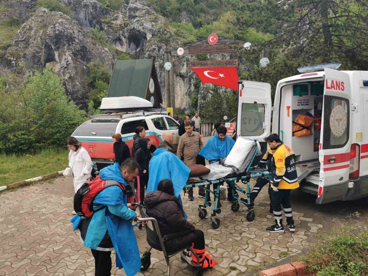 Kastamonu’nun Pınarbaşı ilçesinde bulunan Horma Kanyonu’nda yağmur sebebiyle kayganlaşan ahşap