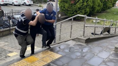 Zonguldak’ta park halindeki araçların camını kırarak hırsızlık yapan şüpheli tutuklandı.