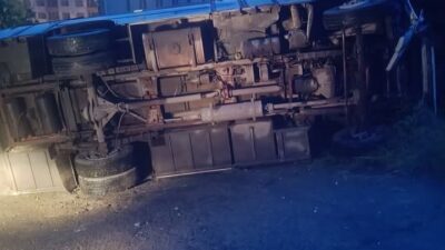 Zonguldak’ın Karadeniz Ereğli ilçesine bağlı Gülüç beldesinde kontrolden çıkan midibüs