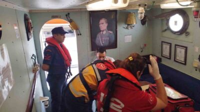 Kastamonu’nun İnebolu ilçesi açıklarında fenalaşan Gürcistan uyruklu gemi personeli, Sahil