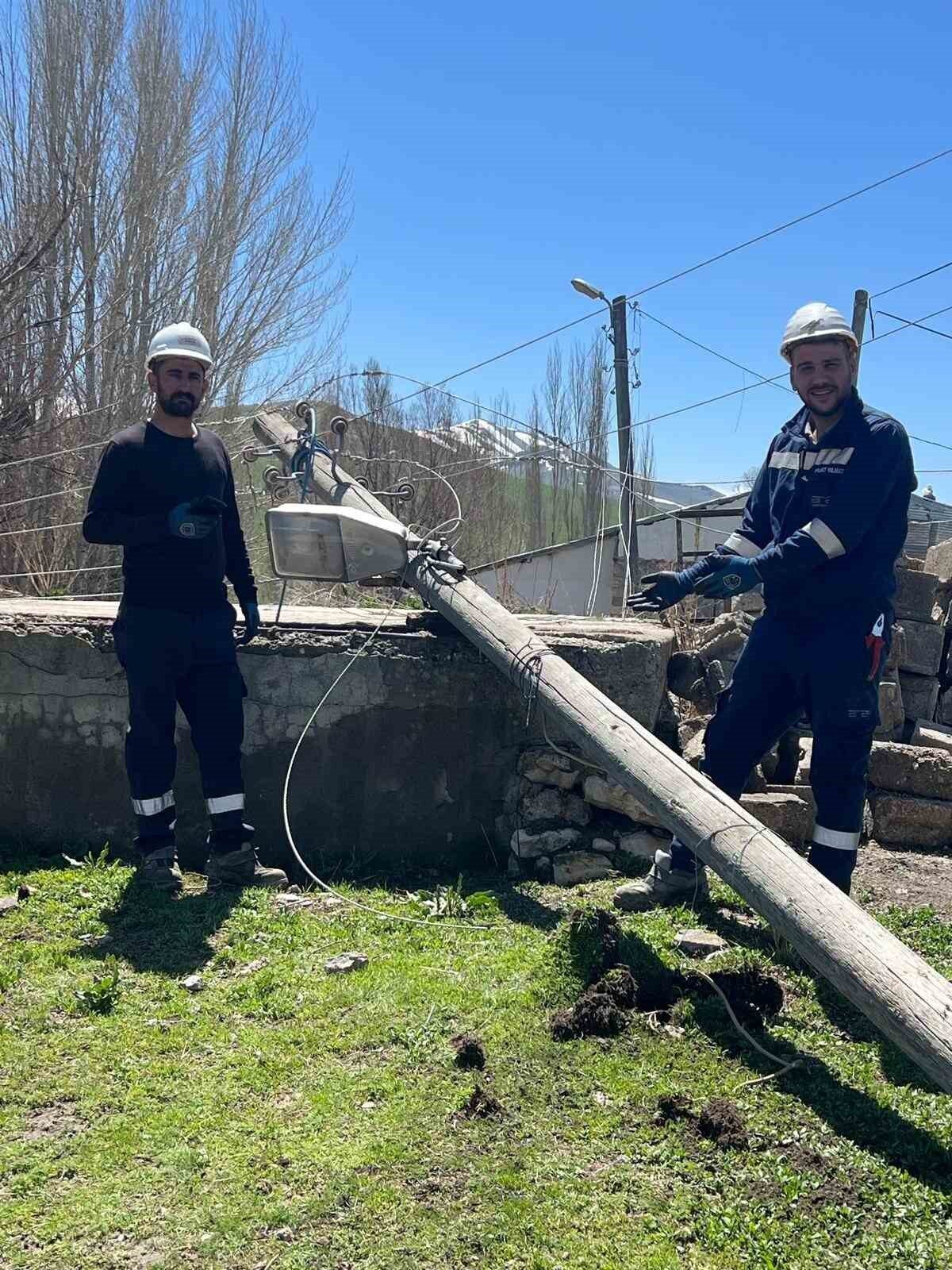 Erzurum’un Karayazı ilçesinde etkili olan fırtına ve yaşanan hortum enerji