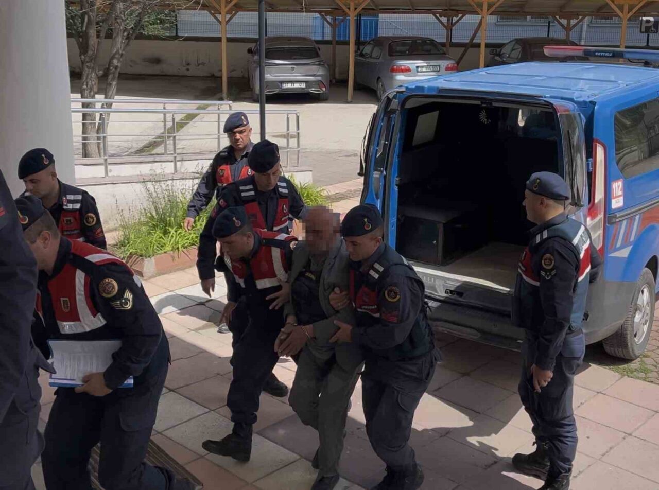 Kastamonu’nun Taşköprü ilçesinde husumetli olduğu karı-kocayı silahla vurarak öldüren cinayet