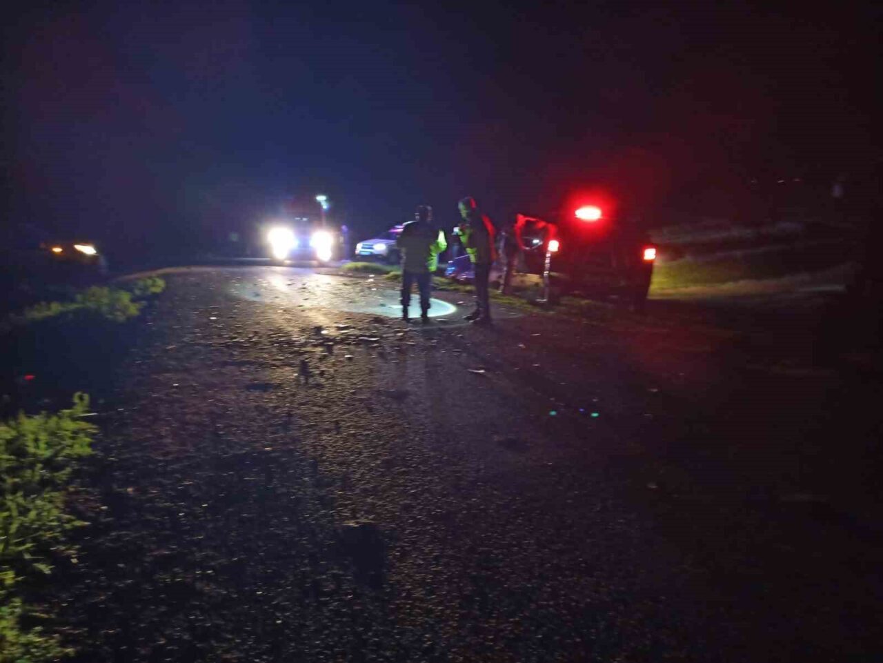 Kars’ta 2 hafif ticari aracın çarpışmasıyla meydana gelen trafik kazasında